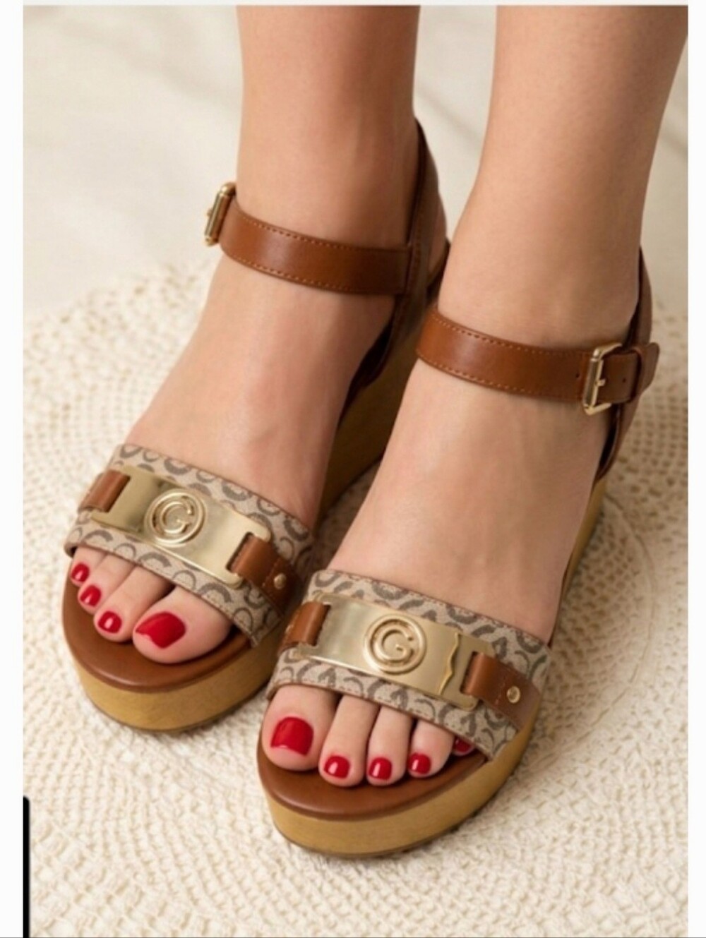 Guess Sandals platform wedge 9.5